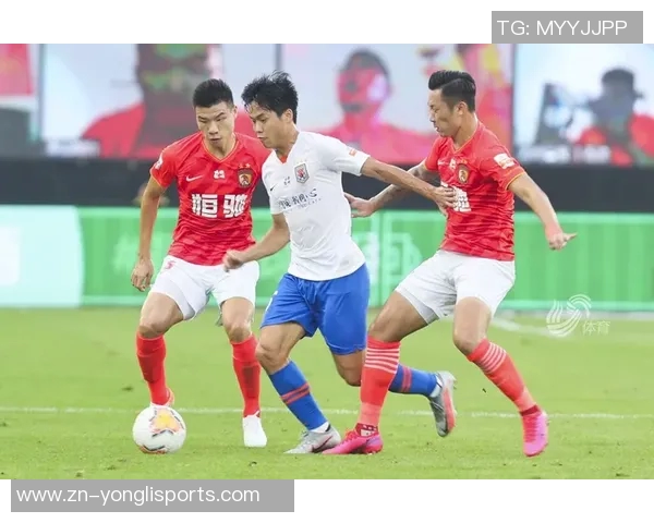 鲁能与恒大激战正酣中超巅峰对决再掀波澜球迷期待精彩瞬间